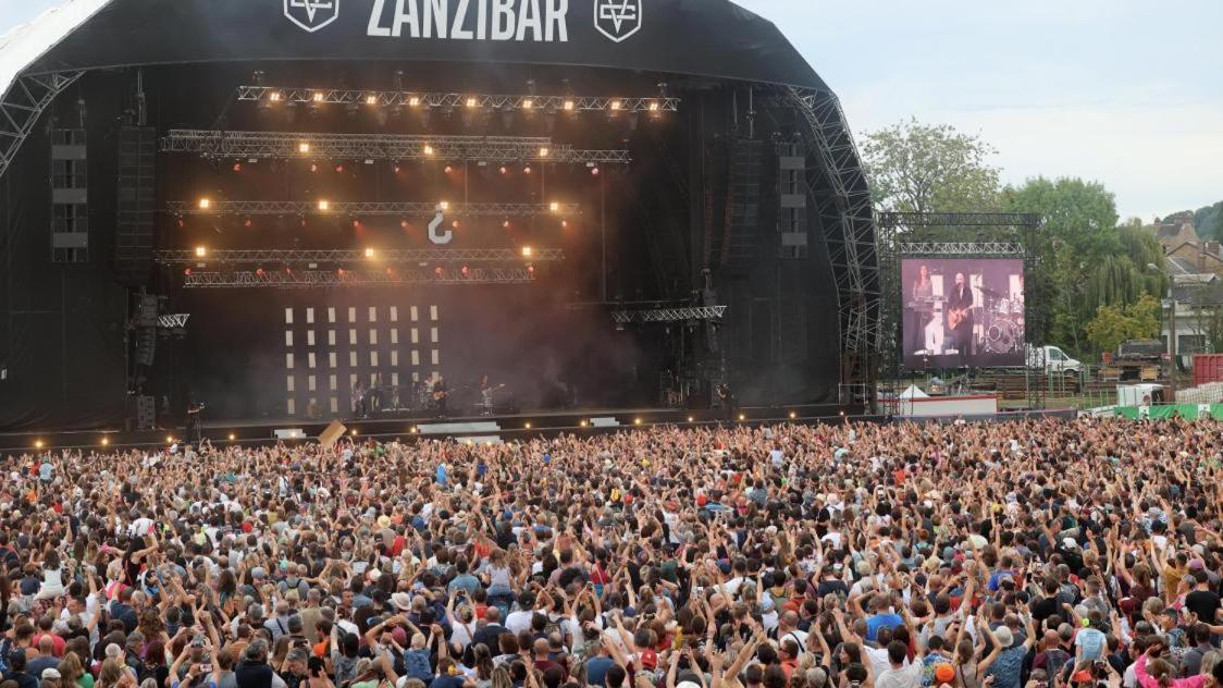 La Chambre D'Angele Sedan Kültér fotó